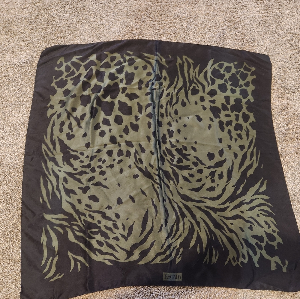 33x33inch Escada silk scarf